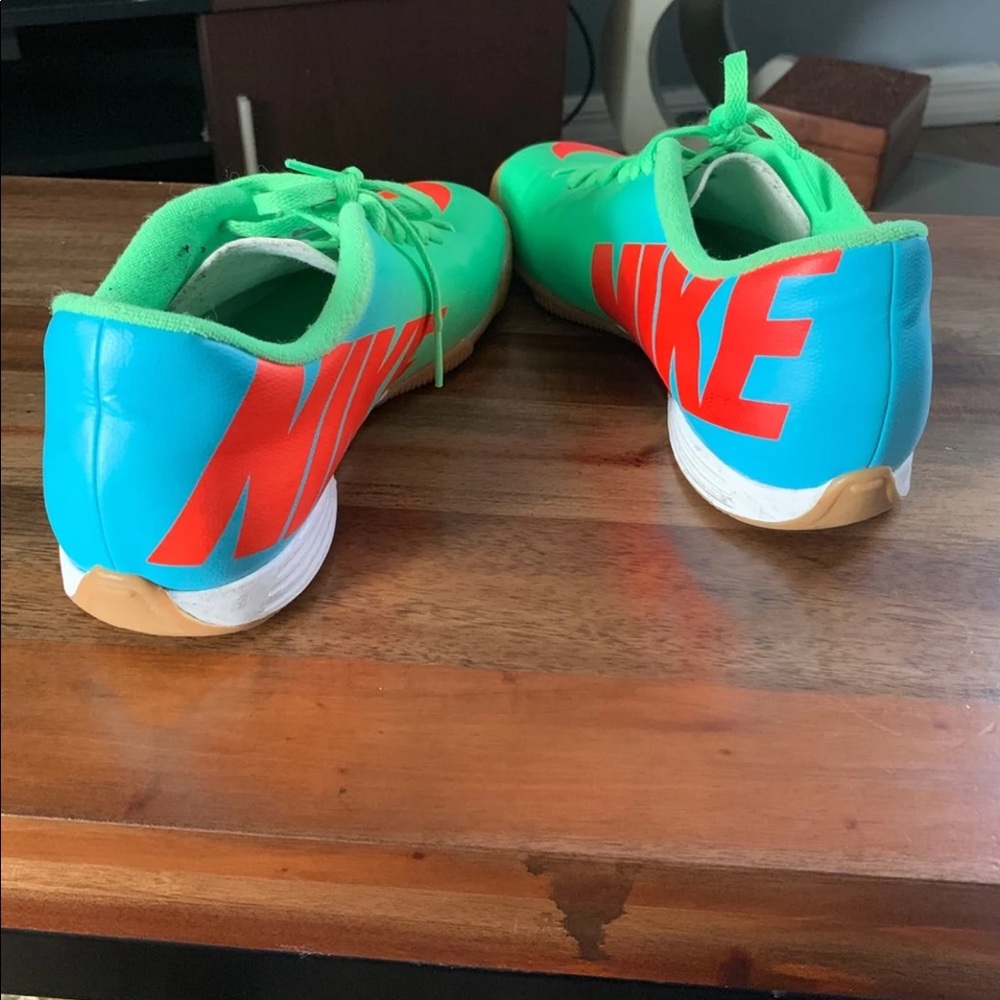 Nike - Picture 3 of 5